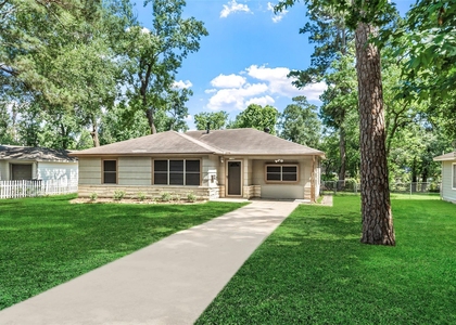 1105 Thomas Avenue - Photo 1