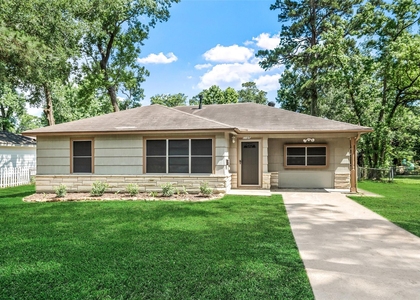 1105 Thomas Avenue - Photo 1