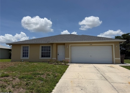 1424 Ne 13th Place - Photo 1