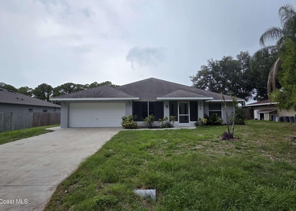 296 Croquet Avenue Ne - Photo 1