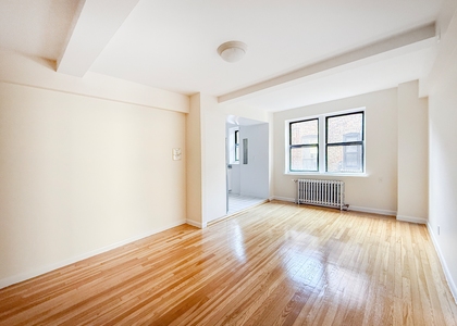 W 100th st / Amsterdam - Photo 1