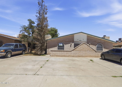 2918 E Glen Drive - Photo 1