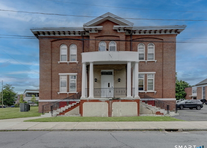 111 Franklin Square - Photo 1