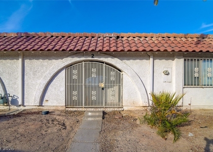 824 Hedge Way - Photo 1