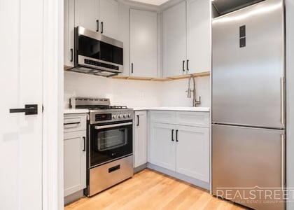 491 Tompkins Ave - Photo 1