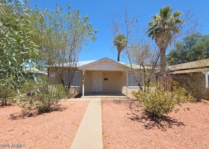 1118 W Roosevelt Street - Photo 1