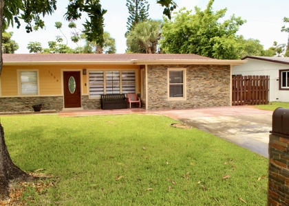 1558 Ne 30th Street - Photo 1