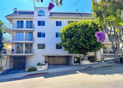 1129 Larrabee St - Photo 1