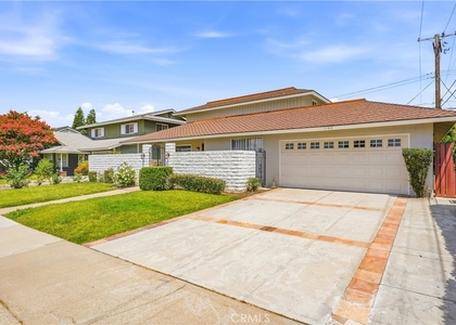 1163 N Lincoln - Photo 1