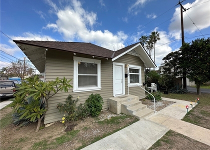 633 W Maple Avenue - Photo 1