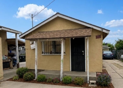 828 E 6th Street - Photo 1