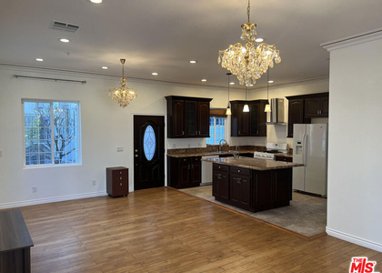 4626 Noble Avenue - Photo 1