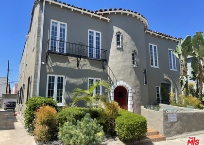 325 N Gardner Street - Photo 1