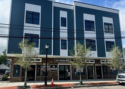 617 Lincoln Boulevard - Photo 1