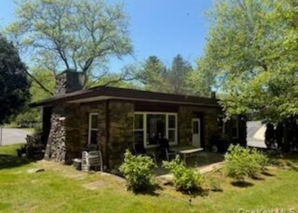 7 Saxon Woods Road - Photo 1