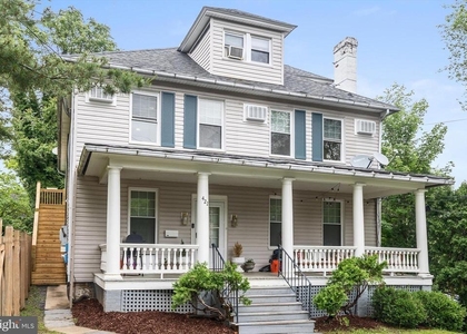 422 Clifford Street W - Photo 1