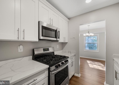 3860 Lyndhurst Drive - Photo 1