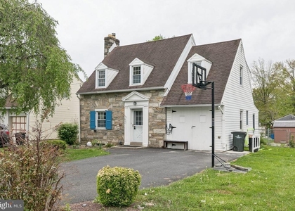 556 Anne Street - Photo 1