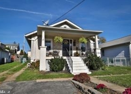 586 Summit Street - Photo 1