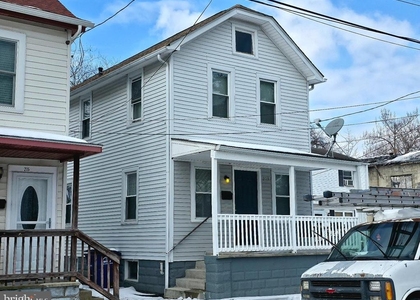 213 Laurel Street - Photo 1