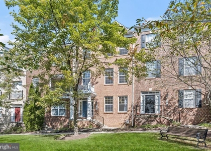 563 Pelican Avenue - Photo 1