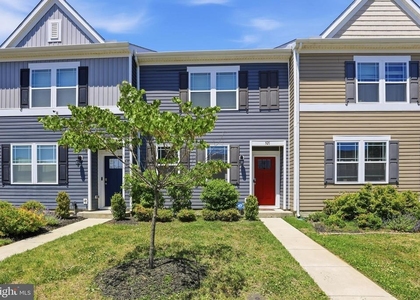 521 Ridgely Boulevard - Photo 1