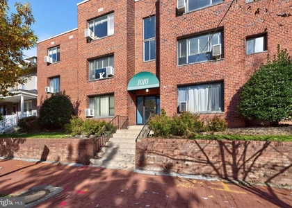 1010 G Street Ne - Photo 1