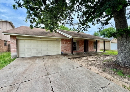 5015 Glendower Drive - Photo 1