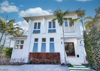 675 2nd Street S - Photo 1