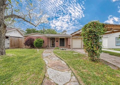 306 Graceland Street - Photo 1