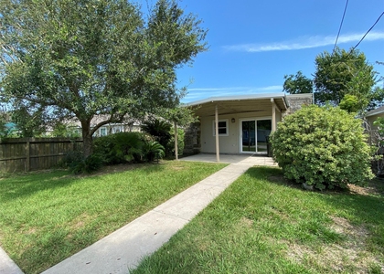 3815 Putnam Drive - Photo 1