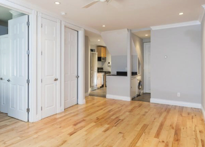 Avenue B - Photo 1