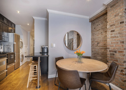 Mulberry Street - Photo 1