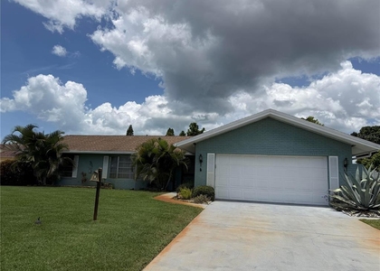 7402 13th Avenue W - Photo 1