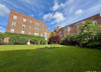 70 Strawberry Hill Avenue - Photo 1