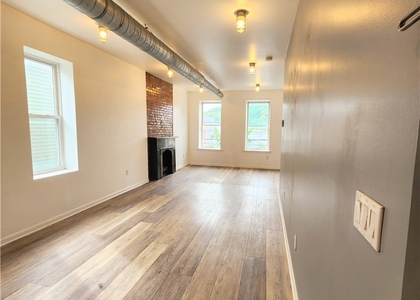 5326 Butler St - Photo 1