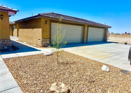 1080 S Potro Avenue - Photo 1