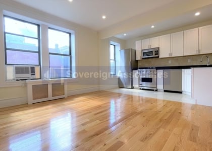 289 Convent Avenue - Photo 1