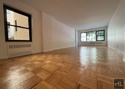 East 55 Street - Photo 1