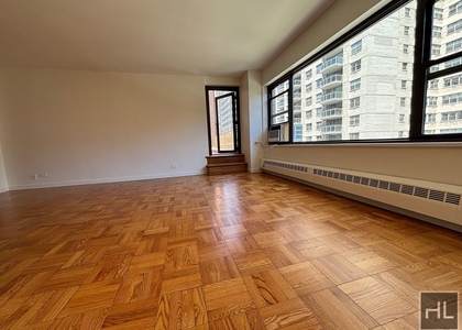 East 55 Street - Photo 1