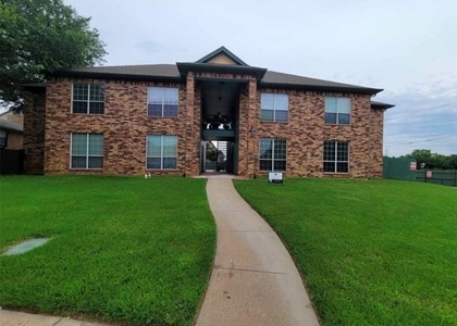 813 Betty Court - Photo 1