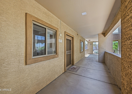 920 E Devonshire Avenue - Photo 1