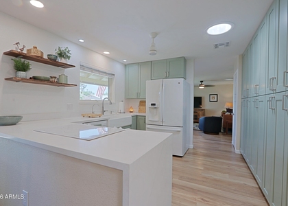 703 E Auburn Drive - Photo 1