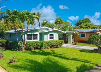 262 Se Monterey Avenue - Photo 1