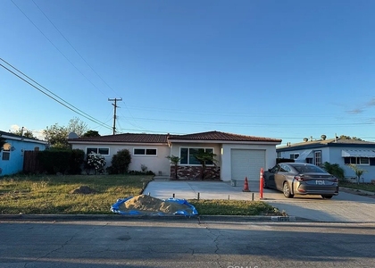 11791 Comstock - Photo 1