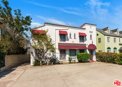 727 Crenshaw Boulevard - Photo 1