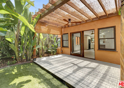 1138 1/2 Poinsettia Place - Photo 1