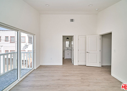 830 S Norton Avenue - Photo 1