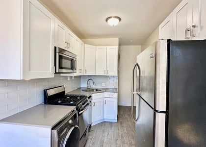 Manhattan Avenue - Photo 1