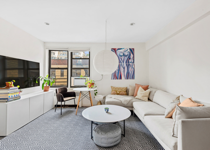 60 E 9th St - Photo 1